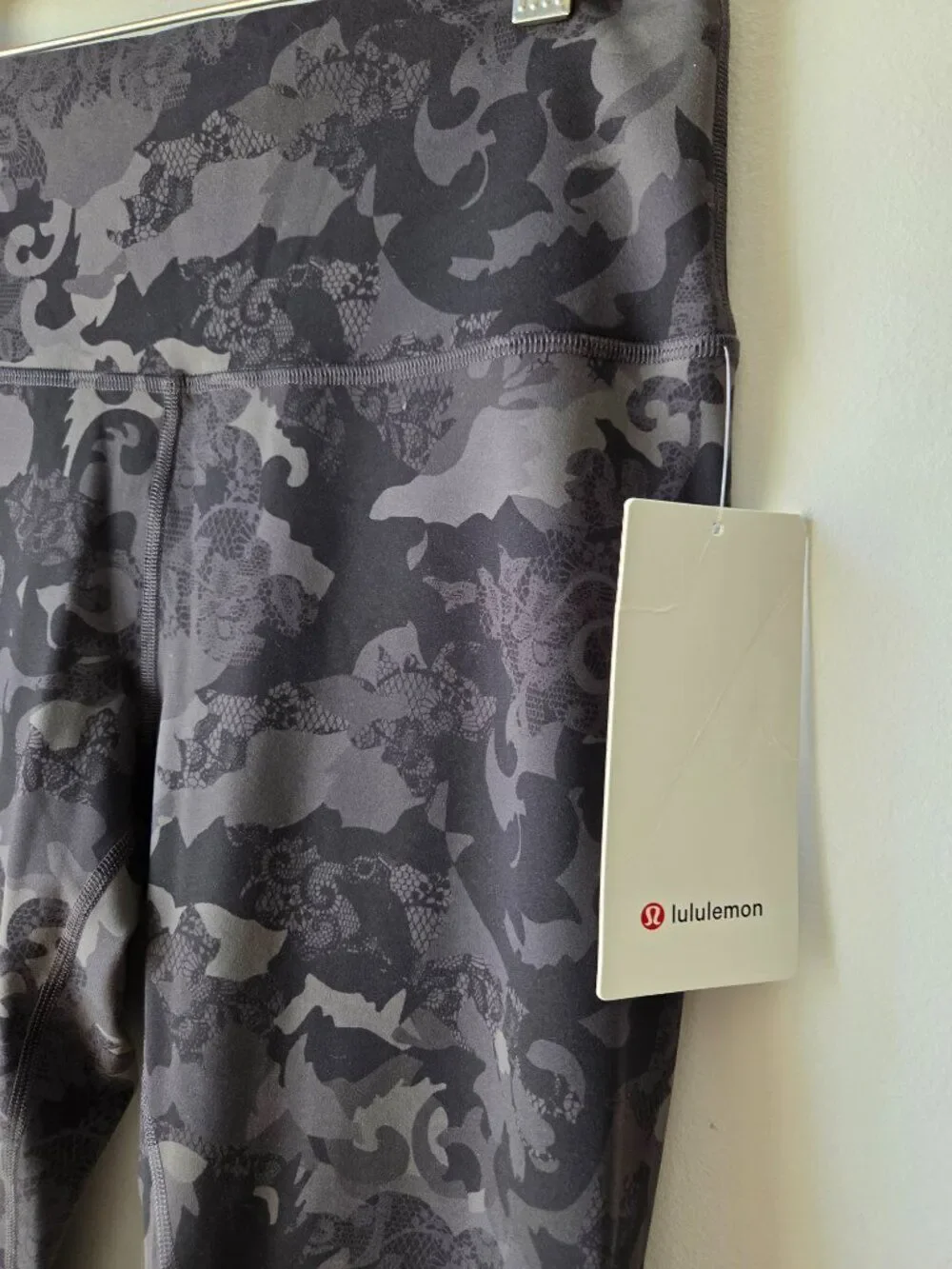 NWT LULULEMON WUNDER TRAIN PRINTED LEGGING HI RISE TIGHT 28